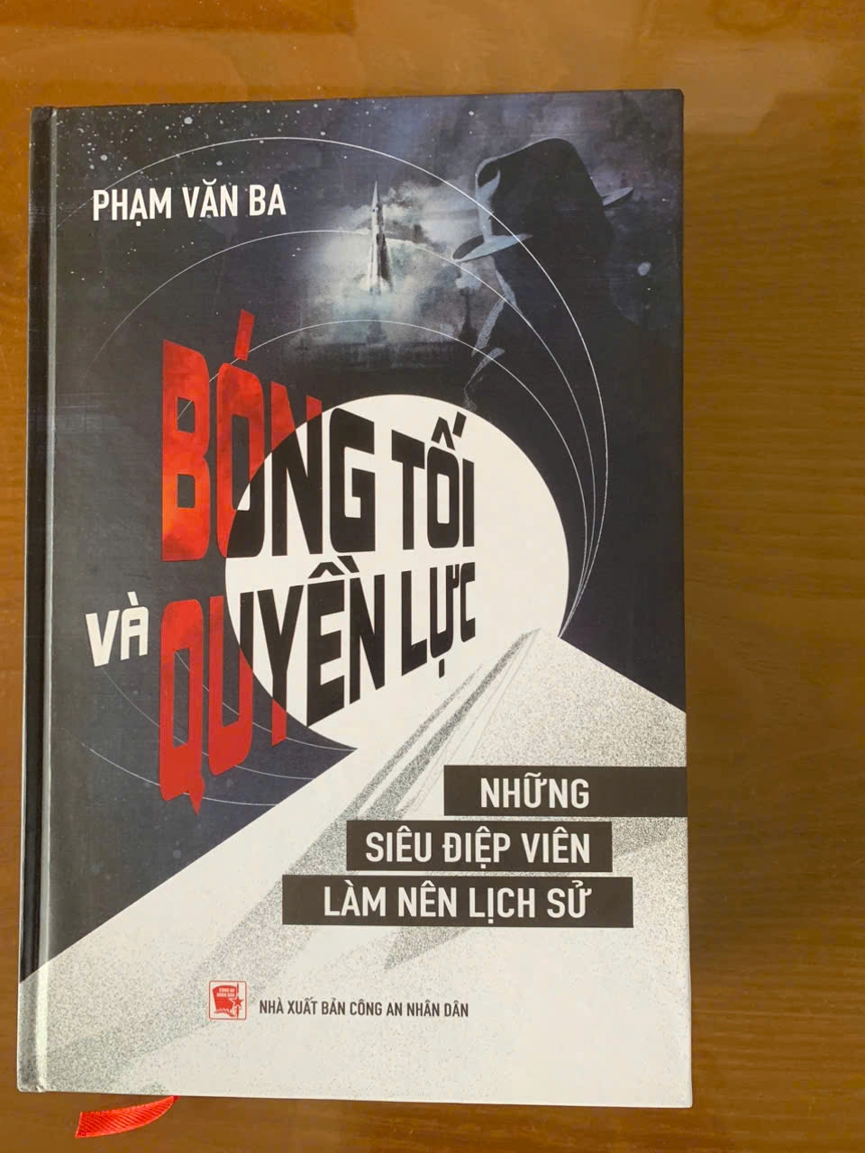 Bóng tối và quyền lực: Những siêu điệp viên làm nên lịch sử